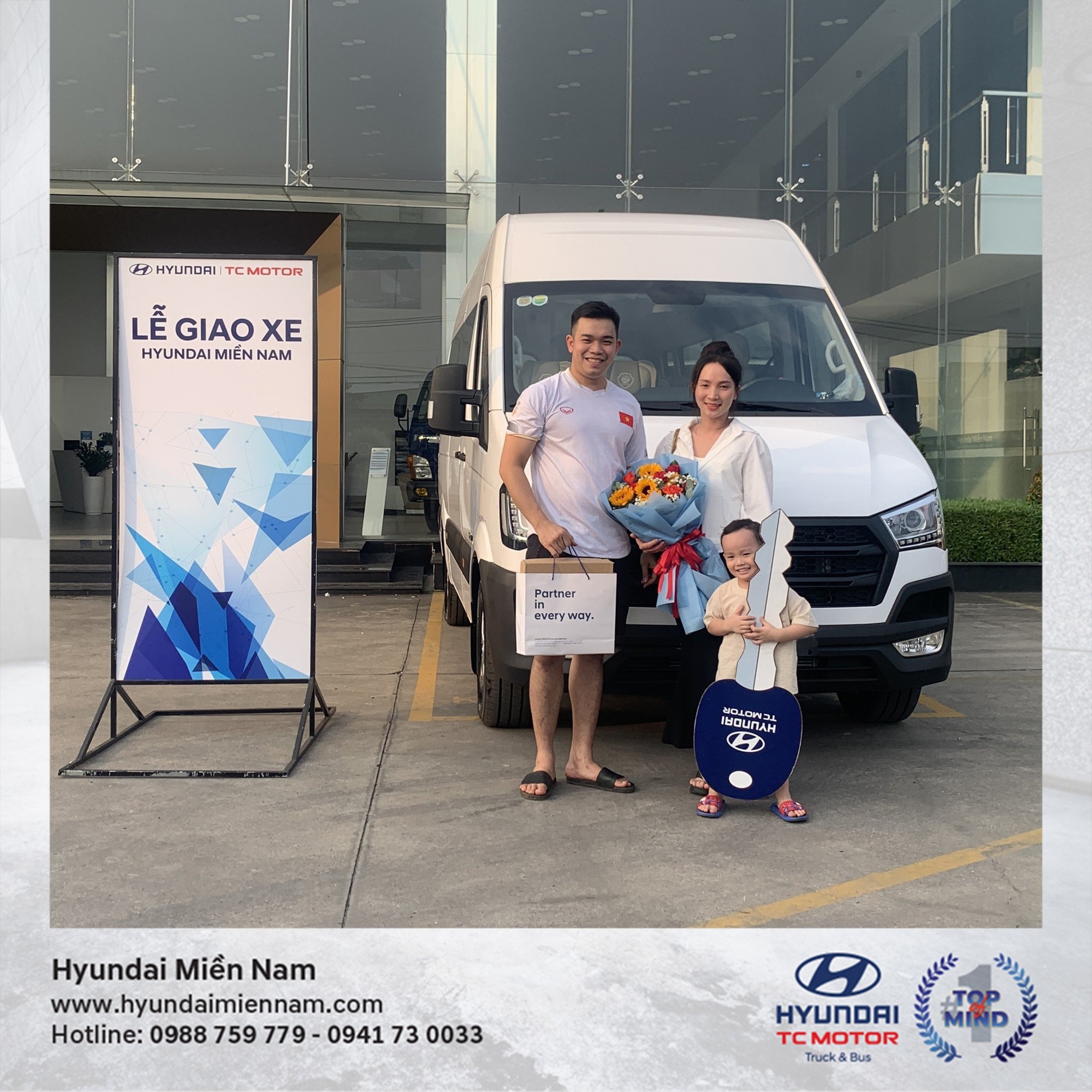 Cuối năm rộn ràng giao xe