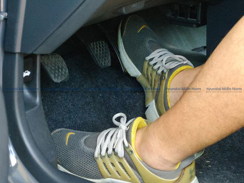 Chân Ga Và Chân Phanh (4)