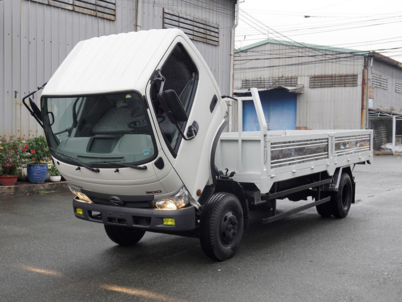 Hino Xzu352l (1)