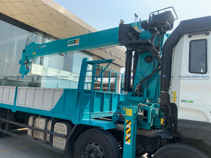 Xe Cẩu 4 Chân Hyundai Hd320 19 Tấn Thùng Dài 12m2 (8)