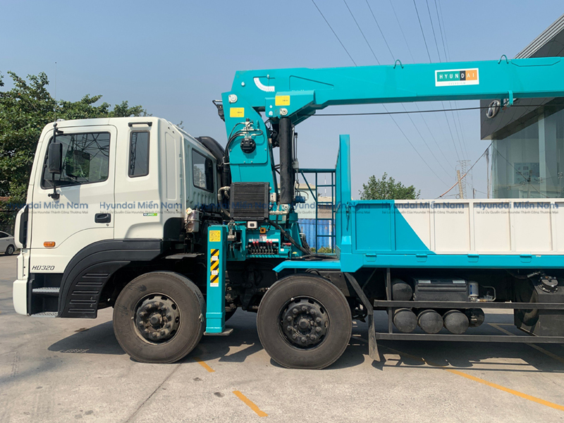 Xe Cẩu 4 Chân Hyundai Hd320 19 Tấn Thùng Dài 12m2 (9)