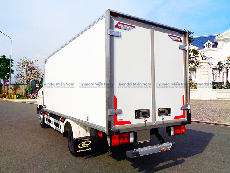 Xe đông Lạnh Hyundai New Mighty N250 2.5 Tấn Thùng Dài 3m6 (1)