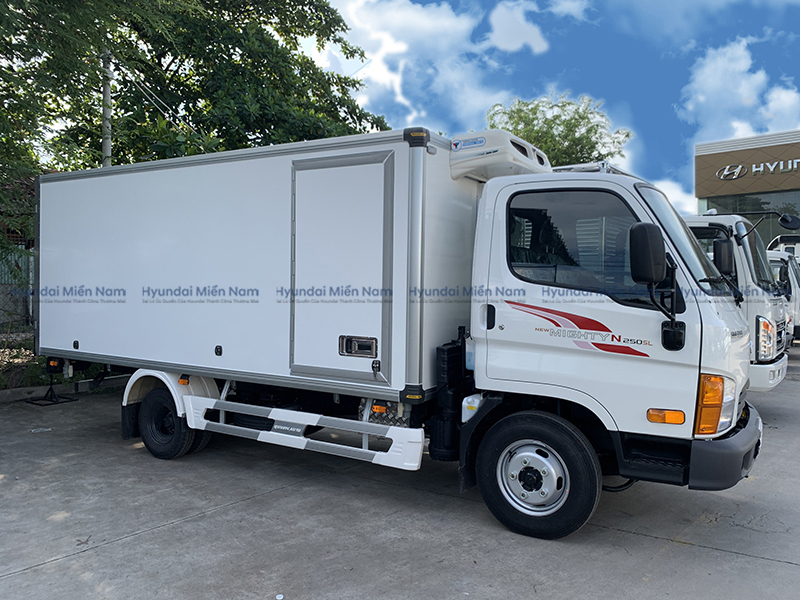 Xe đông Lạnh Hyundai New Mighty N250sl 2.5 Tấn Thùng Dài 4m3 (2)