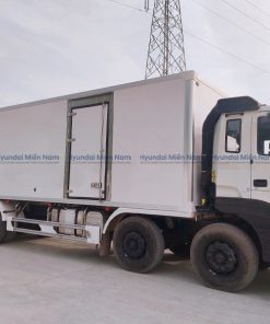 Xe Tải 4 Chân Hyundai Hd320 Thùng Kín Composite 19 Tấn Thùng Dài 12m2 (1)