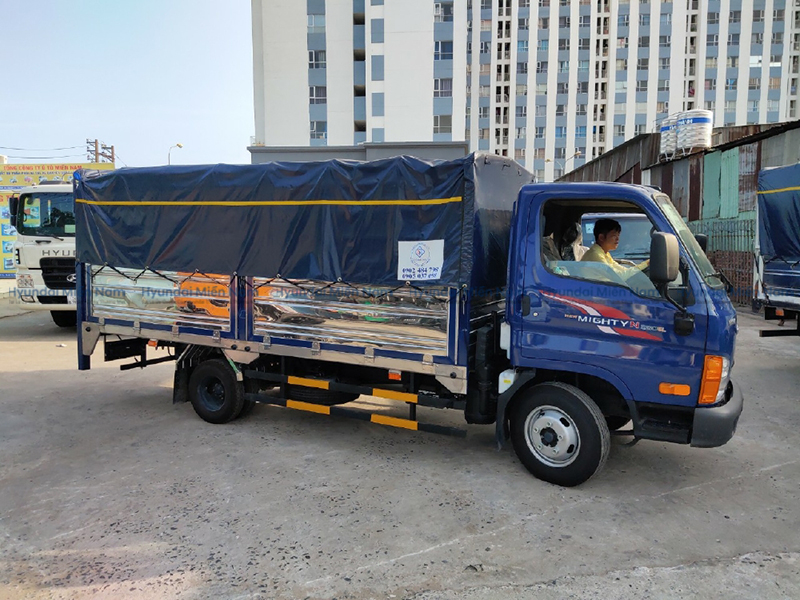 Xe Tải Hyundai Mighty N250sl Thùng Mui Bạt Bửng Nâng (1)