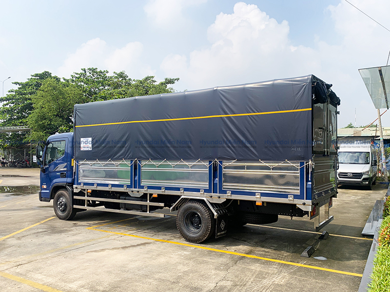 So sánh xe tải Mighty EX8 vs 110SL