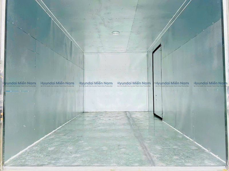 Xe Tải Hyundai New Mighty N250 Thùng Kín Inox 2.5 Tấn Thùng Dài 3m6 (4)