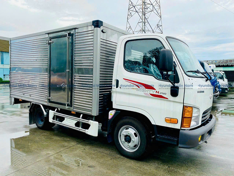 Xe Tải Hyundai New Mighty N250 Thùng Kín Inox 2.5 Tấn Thùng Dài 3m6 (8)