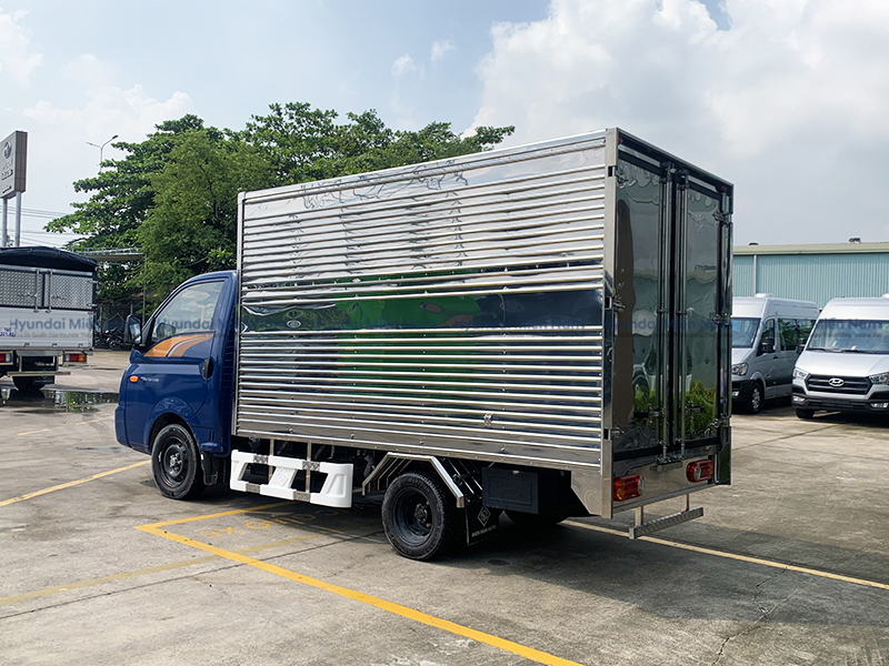 Xe Tải Hyundai New Porter H150 Thùng Kín Inox 1.5 Tấn Thùng Dài 3m1 (4)