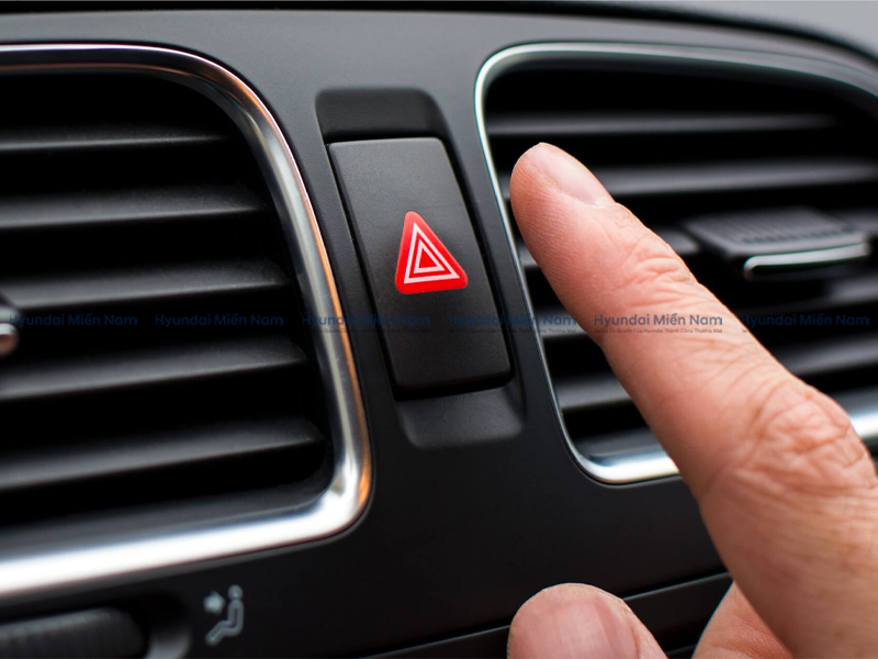 Xe Tải Bị Nổ Lốp (4)